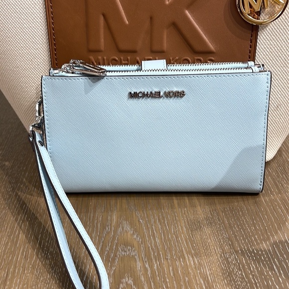 MICHAEL KORS LARGE DOUBLE ZIP WRISTLET WALLET PHONE CASE CLUTCH 
Vista Blue 
NWT - Picture 3 of 16